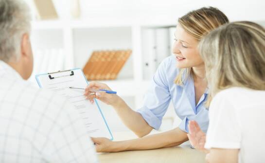 Opieka domowa: jak znaleźć i ocenić pomoc w codziennych obowiązkach