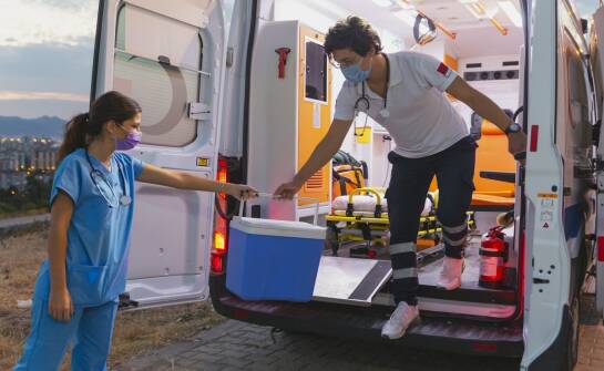 Transport sanitarny: co warto wiedzieć o przewozie medycznym i asekuracji