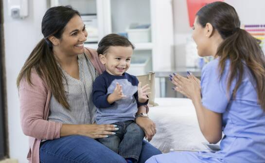 Pediatria domowa: zalety wizyt domowych dla rodzin z małymi dziećmi