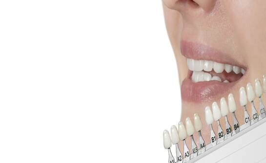 Implanty zębów — co warto wiedzieć przed decyzją o zabiegu