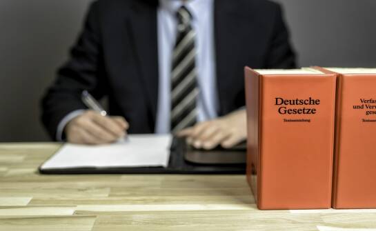 Wypowiedzenie w niemieckim prawie pracy: kluczowe zasady i terminy