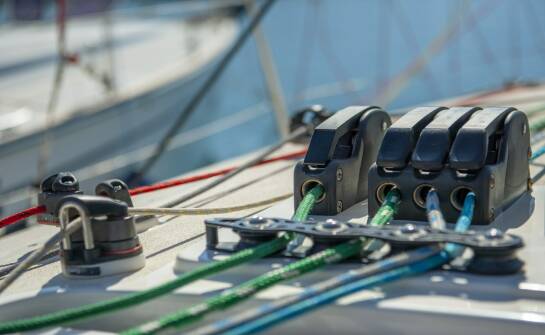 Relingi do jachtów — co warto wiedzieć przed wyborem i montażem