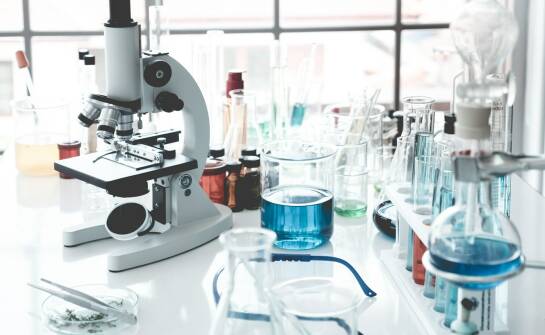Aparatura analityczna w laboratorium: kluczowe urządzenia i zastosowania