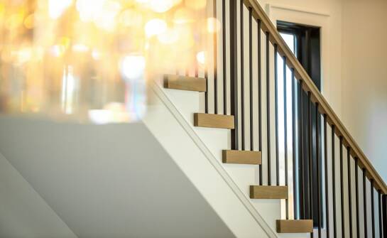 Balustrady — praktyczne inspiracje i pomysły do każdego wnętrza