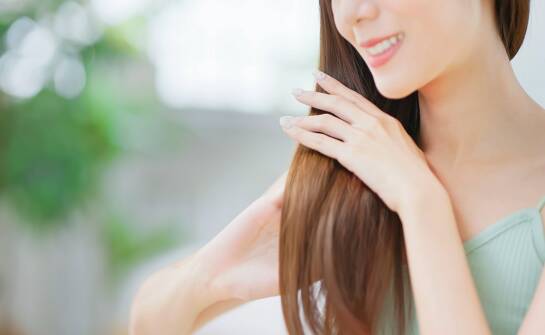 Pielęgnacja włosów: sprawdzone sposoby na Zdrowe i Lśniące Pasma