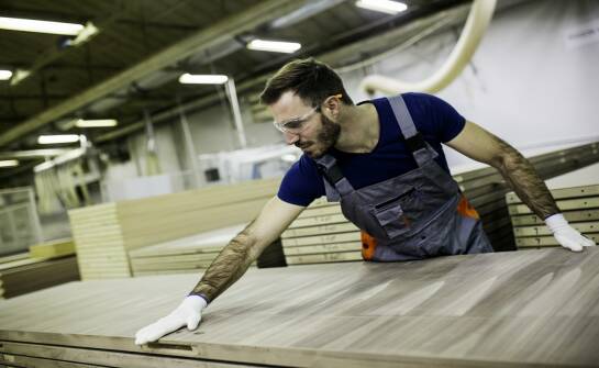 Posadzki przemysłowe — rodzaje, zastosowania i trwałość materiałów