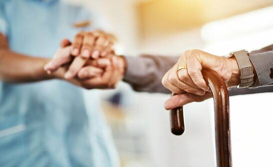 Opieka nad seniorami: kluczowe sposoby wsparcia i bezpieczeństwa