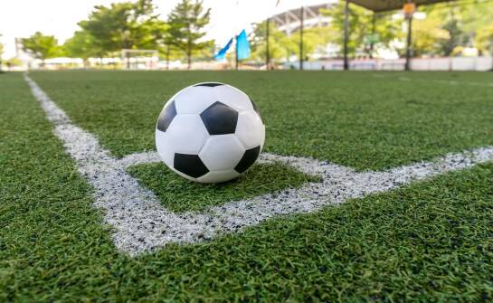 Piłkochwyty zewnętrzne: rodzaje, zastosowania i korzyści dla obiektów sportowych
