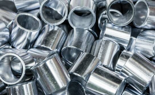 Recykling aluminium: czym kierować się przy sprzedaży złomu i puszek