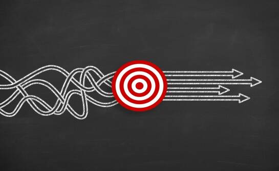 Skuteczne strategie przyciągania uwagi na górze lejka sprzedażowego