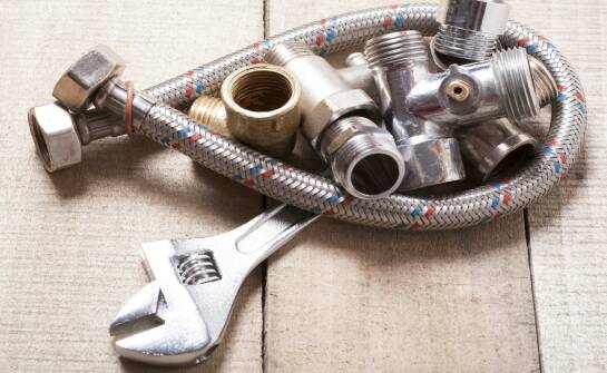 Najczęstsze awarie hydrauliczne i jak je szybko rozpoznać i naprawić