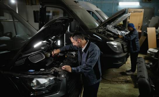 Serwis Mercedes — co warto wiedzieć o przeglądach i naprawach samochodów