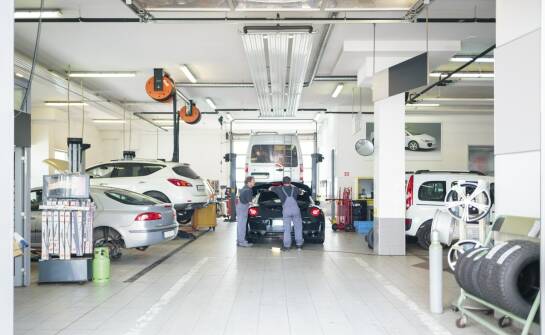 Serwis Mercedes‑Benz: co warto wiedzieć przed wyborem autoryzowanego warsztatu