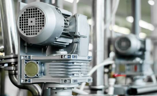 Instalacje sprężonego powietrza — co warto wiedzieć przed wyborem systemu
