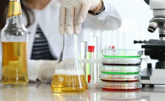 Odczynniki chemiczne: co warto wiedzieć przed zakupem online