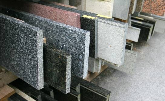 Płyty granitowe: trwałość, zastosowania i porównanie materiałów