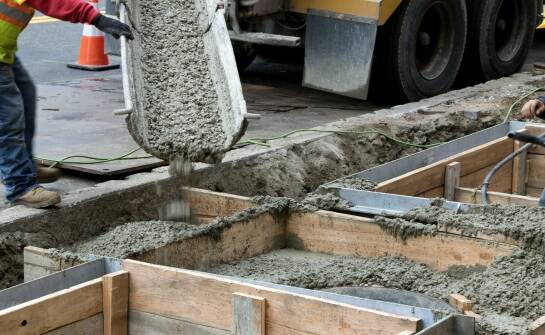 Produkcja betonu: co warto wiedzieć przed wyborem dostawcy materiału