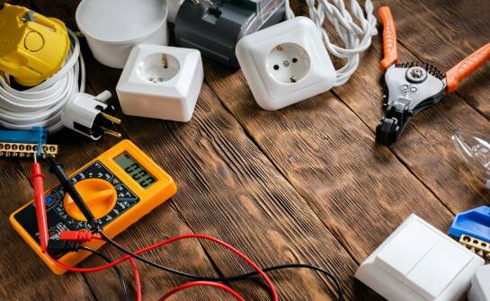 Zasilacze awaryjne: jak działają i dlaczego warto je znać