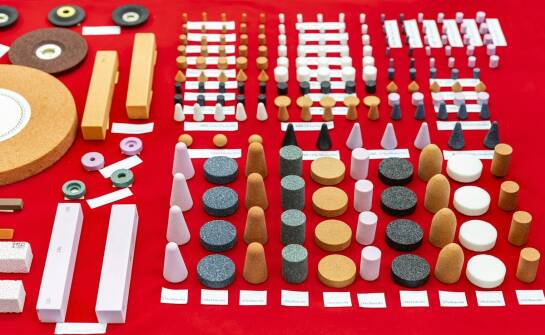 Żywice i silikony do form: porównanie materiałów i zastosowań