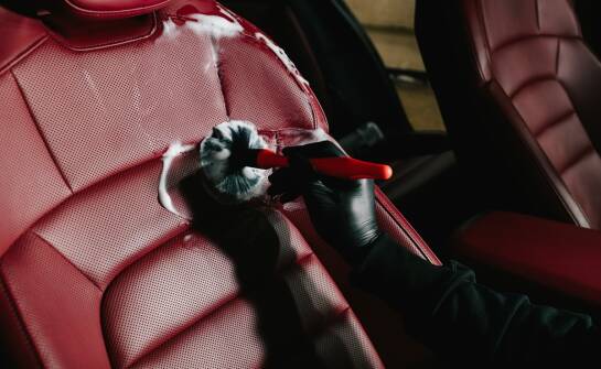 Pielęgnacja wnętrza samochodu: skuteczne sposoby na czystość i zapach