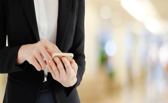 Dedykowane aplikacje mobilne dla firm: korzyści i pierwsze kroki