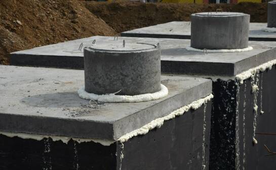 Pojemniki do betonu: jak wybrać i zastosować najlepsze rozwiązania budowlane
