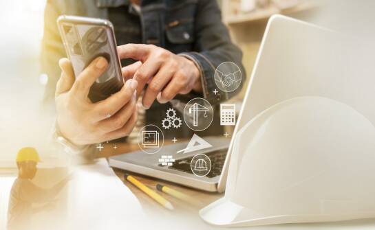 Tworzenie aplikacji mobilnych i webowych — co warto wiedzieć na start