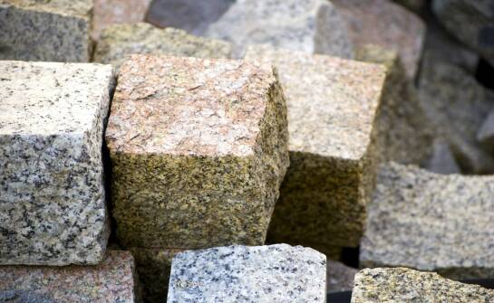 Granit Carrara: charakterystyka, zastosowania i porównanie materiałów