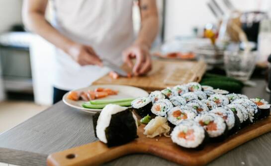 Warsztaty sushi — pomysły i inspiracje dla początkujących smakoszy