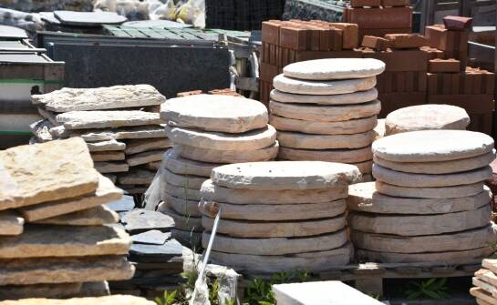 Usługi zakładu kamieniarskiego — co warto wiedzieć przed wyborem oferenta