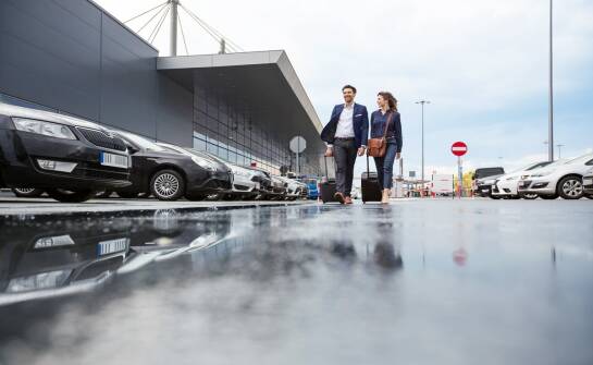 Salon Mercedes‑Benz: czym różnią się nowe i używane modele?