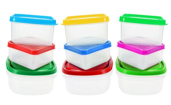 Pojemniki plastikowe: praktyczne zastosowania i porady przy wyborze