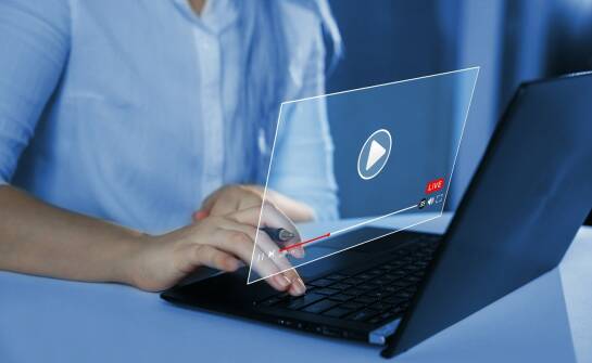 Wideo weryfikacja: co warto wiedzieć o procesie i zastosowaniach