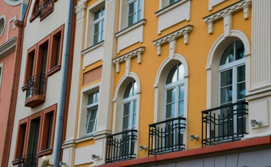 Profile fasadowe: jak wybrać i zastosować efektywne rozwiązania elewacyjne