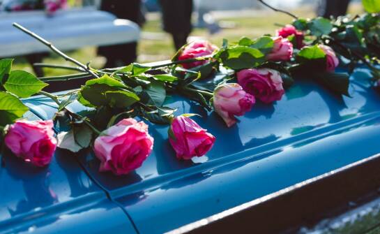 Organizacja usług pogrzebowych — co warto wiedzieć przed podjęciem decyzji