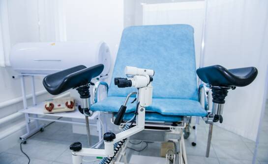 Fotel zabiegowy laryngologiczny — jak wybrać najlepsze rozwiązanie sprzętowe