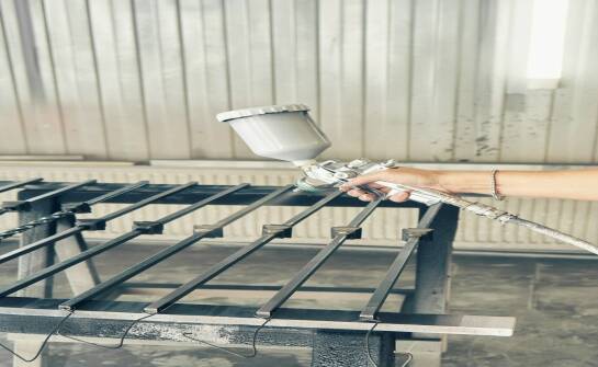 Kabiny lakiernicze przemysłowe: kluczowe rozwiązania i korzyści