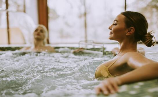 Baseny z hydromasażem — jak wybrać idealne spa do relaksu i regeneracji