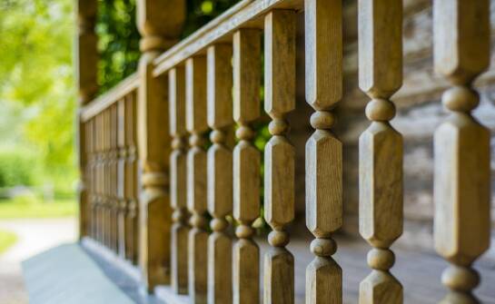 Balustrady: rodzaje, materiały i inspiracje do domu i ogrodu