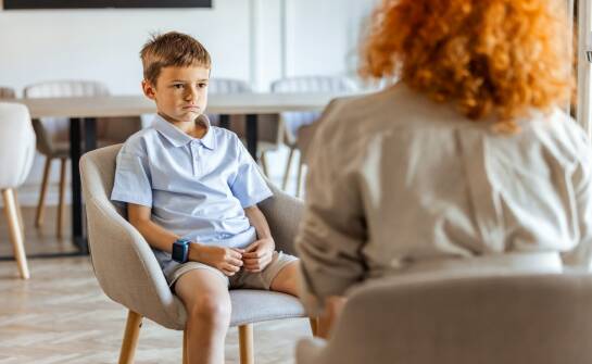 Kiedy warto rozważyć wizytę u psychiatry dziecięcego — sygnały i objawy