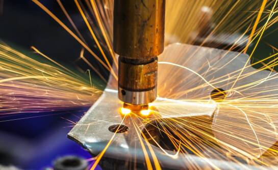 Frezowanie CNC — kluczowe informacje o technikach i zastosowaniach