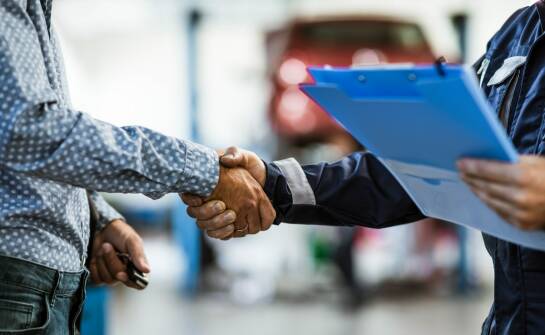 Serwis jako pierwszy krok lejka sprzedażowego: przyciąganie uwagi klientów