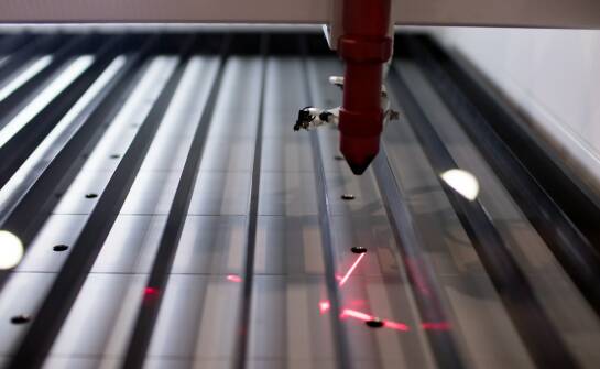 Wycinarki laserowe: co warto wiedzieć przed wyborem i zakupem