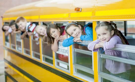 Pomysły na atrakcyjne wycieczki szkolne dla klas 1–3: inspiracje i atrakcje