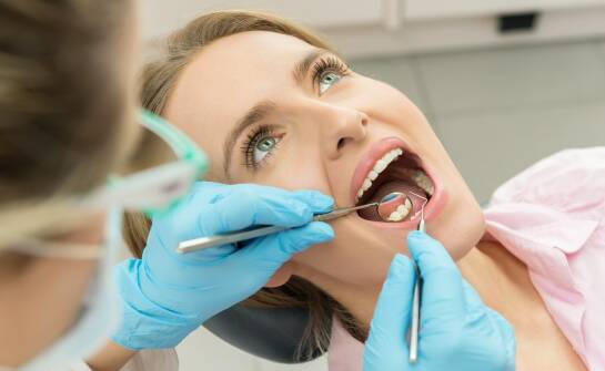 Wybór dentysty: jak znaleźć zaufaną opiekę stomatologiczną krok po kroku