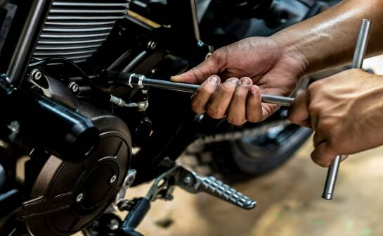 Części motocyklowe: jak wybrać niezawodne elementy do serwisu i naprawy
