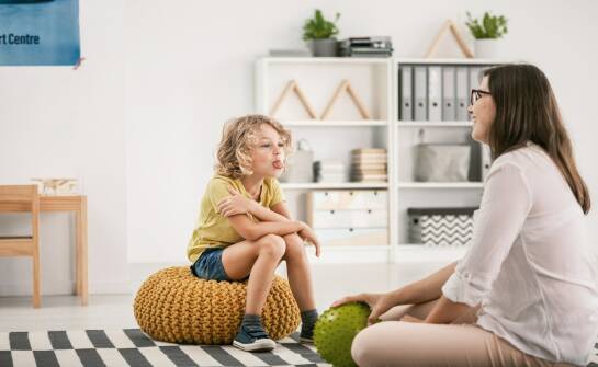 Terapia dziecięca: jak wybrać skuteczne wsparcie rozwoju emocjonalnego