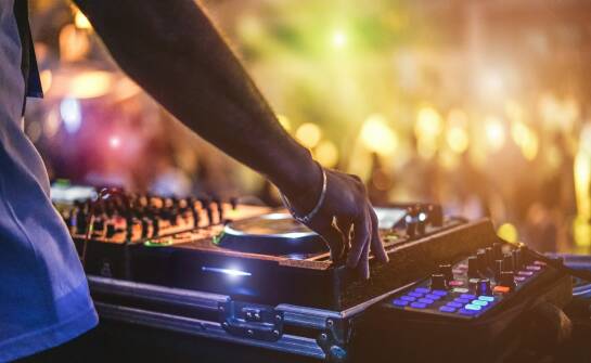 Sprawdzony DJ na wesele — jak wybrać najlepszego muzyka na imprezę