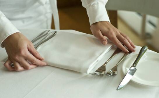 Zapaski kelnerskie — rodzaje, materiały i zastosowania w gastronomii