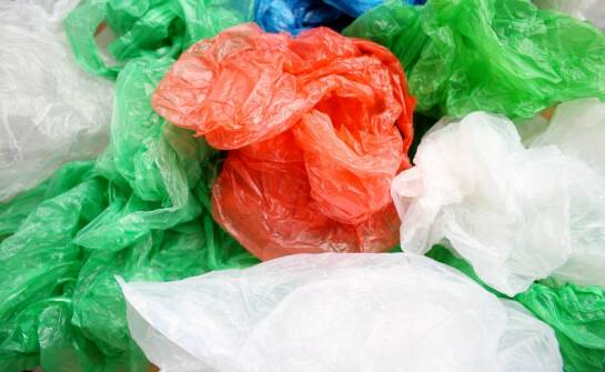 Reklamówki jednorazowe: co warto wiedzieć o materiałach i wpływie na środowisko